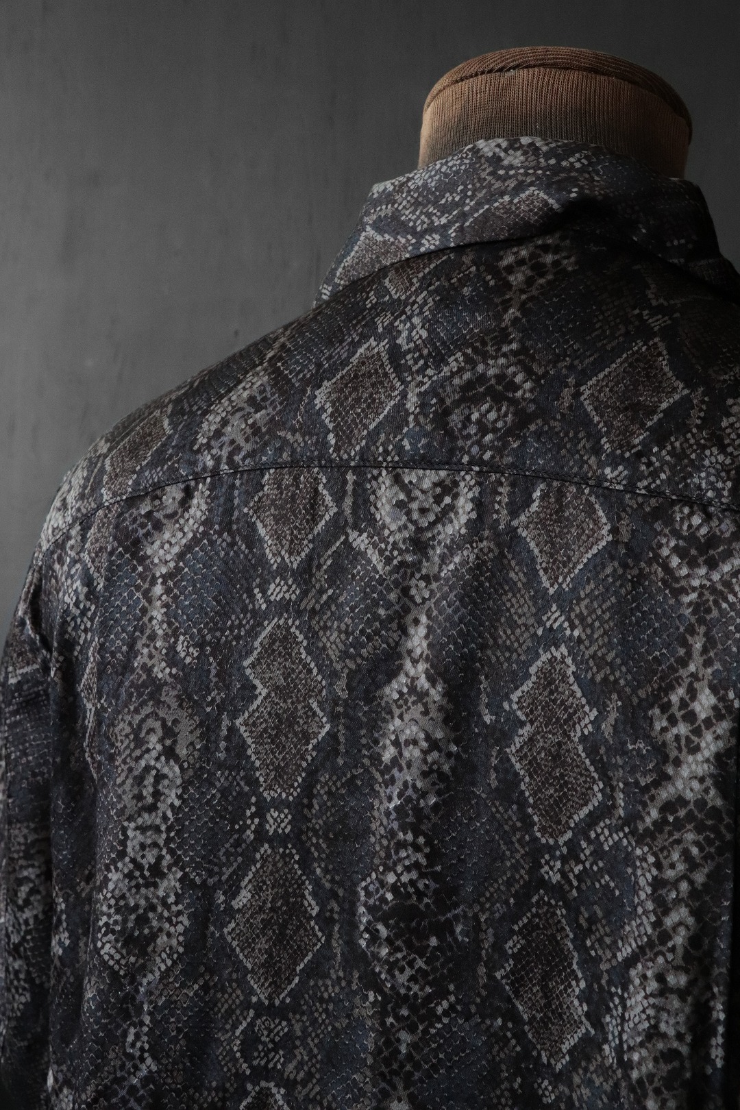 BLACK SIGN Main Lodge / 