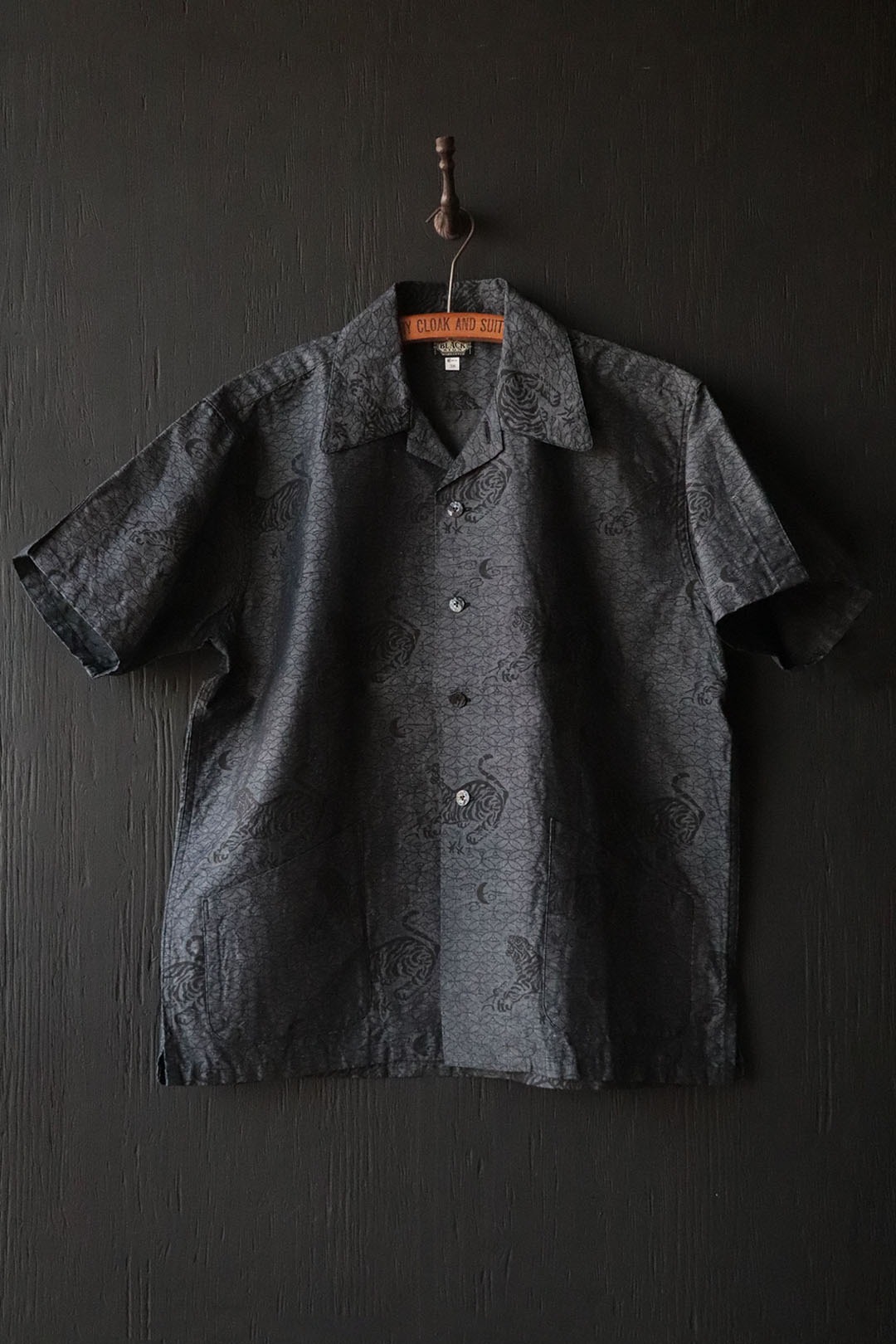 BLACK SIGN Main Lodge / Shirts