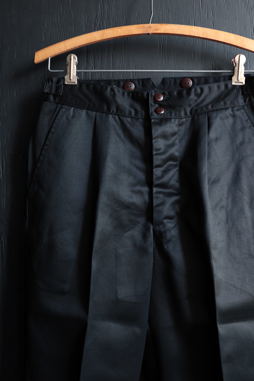 BLACK SIGN Main Lodge / Side Adjustable Narrow Chino Trousers