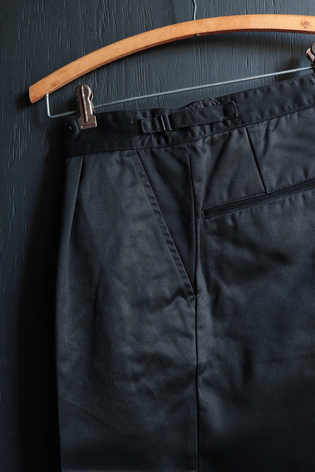 BLACK SIGN Main Lodge / Side Adjustable Narrow Chino Trousers